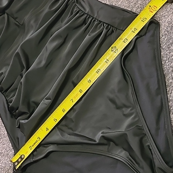 One piece, no brand black color - Picture 8 of 15